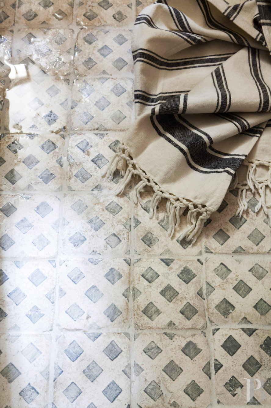 Dans les Bouches-du-Rhône, entre Avignon et Arles, une maison de village des 13e et 14e siècles - photo  n°18